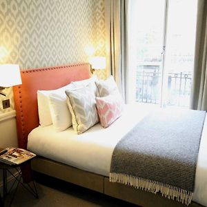 Kleine Kamer met een King Size Bed